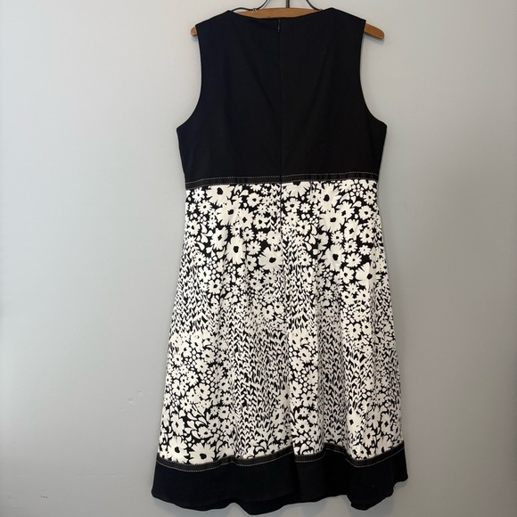 Perceptions New York Black White Floral Fit and Flare Dress Size 12 - Picture 8 of 8
